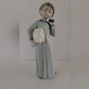 Lladro NAO "Off To Bed" Boy Figurine w/Pillow & Clock #596